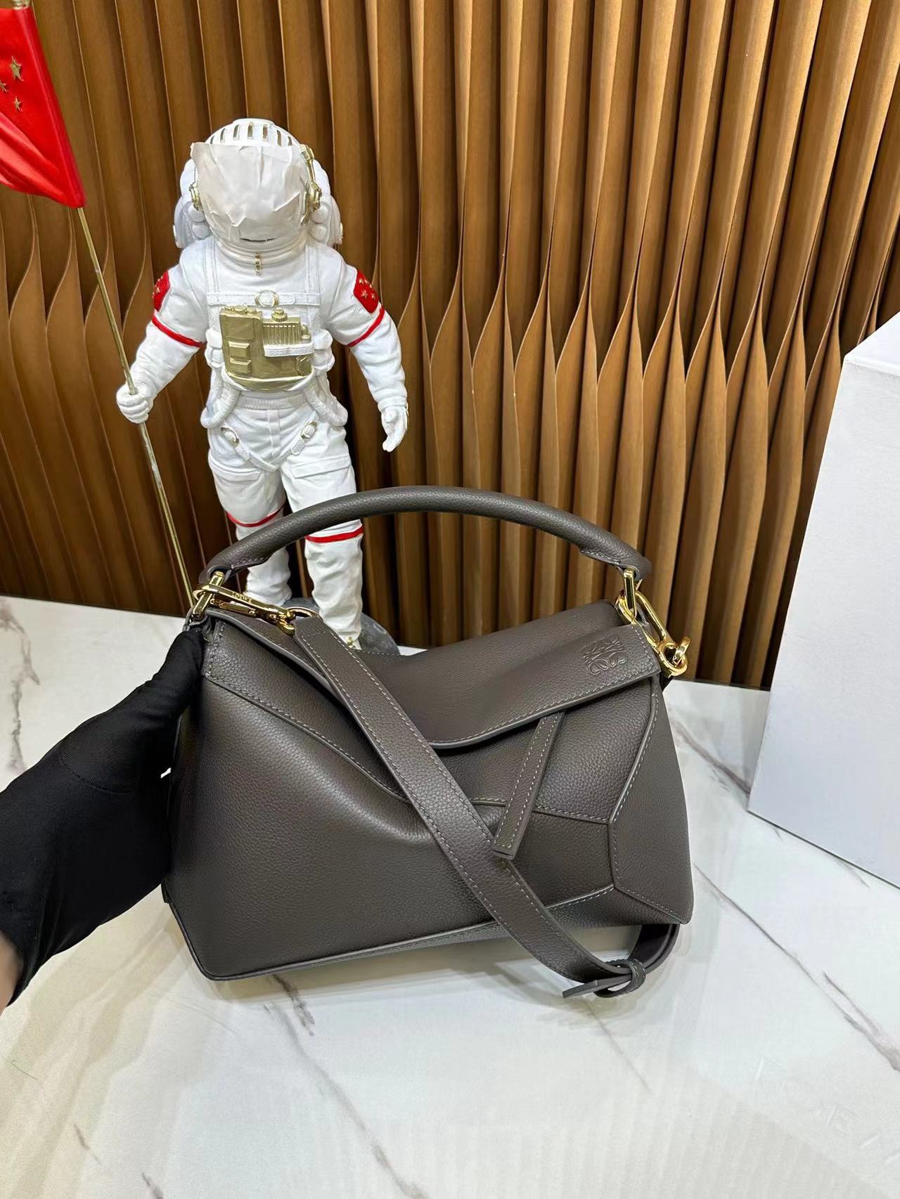 20240402 LOEWE手提肩背兩用包 海外專櫃原單代購 專櫃官網同步在售