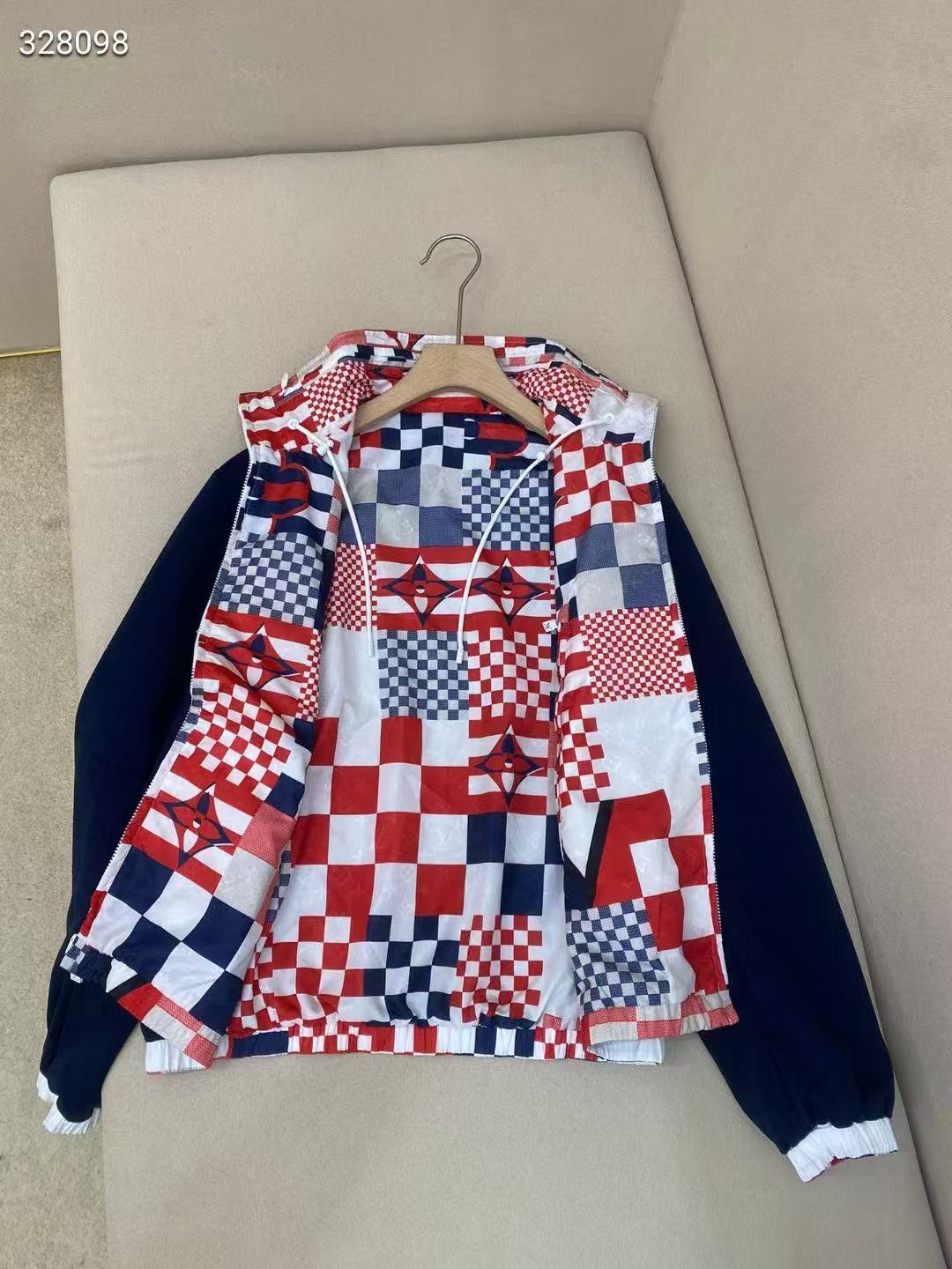 20250212 LV 2025塗鴨潮流T恤短袖時尚T恤外套 海外原單免稅平行輸入 歐美代購 台北101專櫃官網同步在售