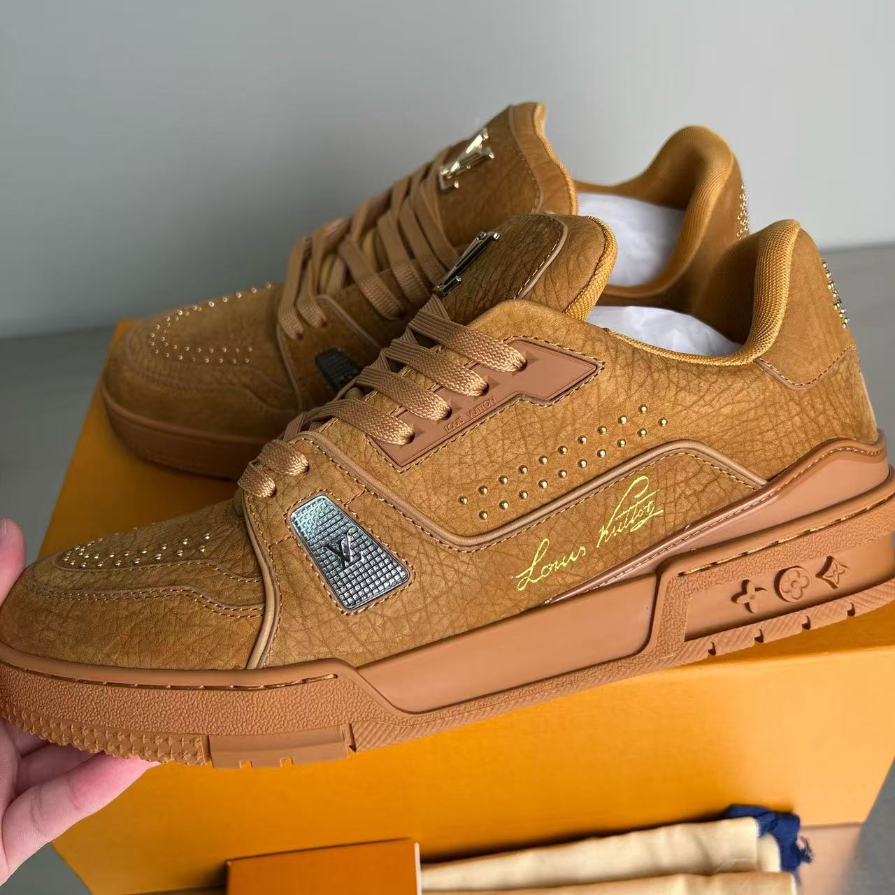 20250305 LV 2025潮流休閒時尚運動鞋 海外原單免稅平行輸入 歐美代購 台北101專櫃官網同步在售