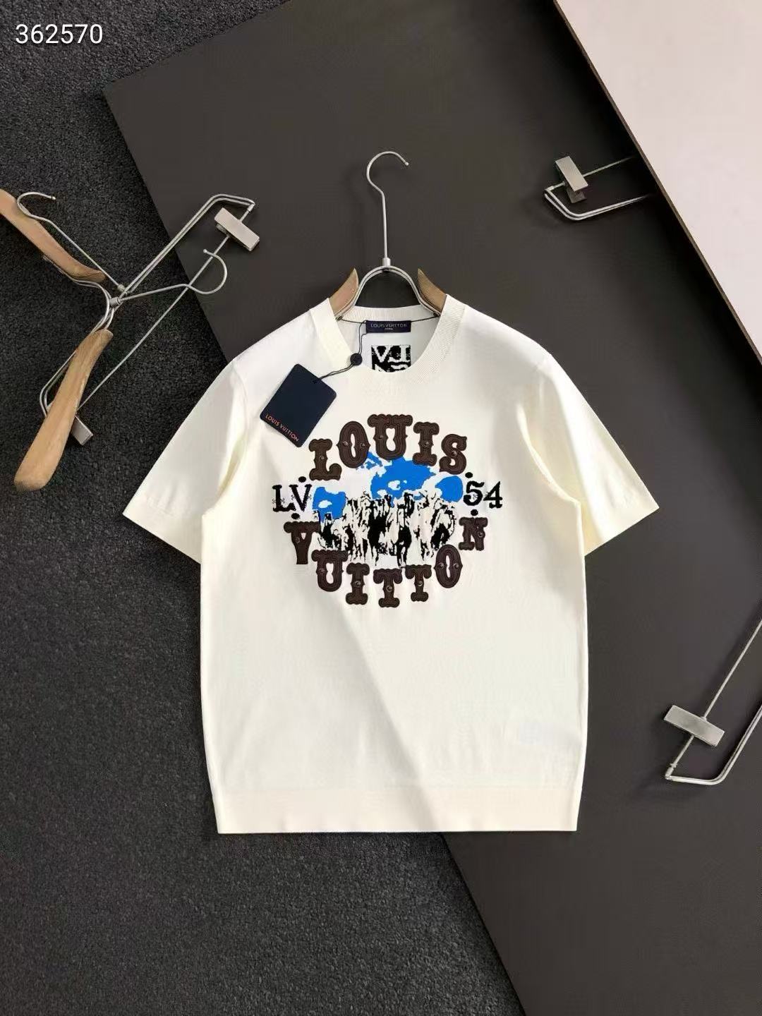 20250416 LV 潮流短袖短T 海外原單免稅平行輸入 歐美代購 台北101專櫃官網同步在售