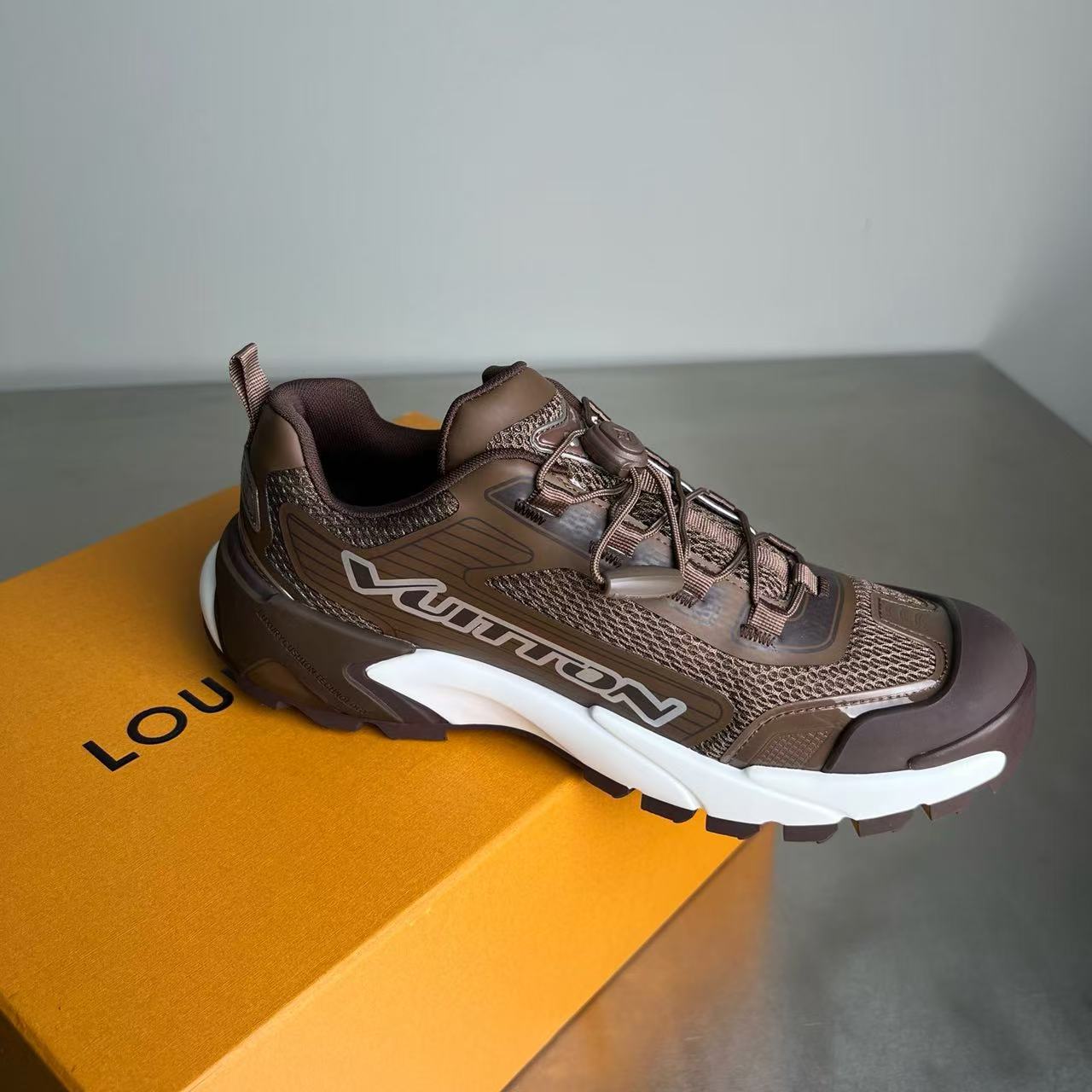 20250428 LV 潮流休閒時尚運動鞋 海外原單免稅平行輸入 歐美代購 台北101專櫃官網同步在售 5色