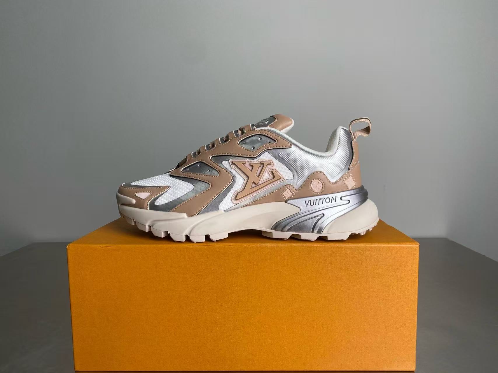 20250608 LV 潮流休閒運動鞋 海外原單免稅平行輸入 歐美代購 台北101專櫃官網同步在售 17色