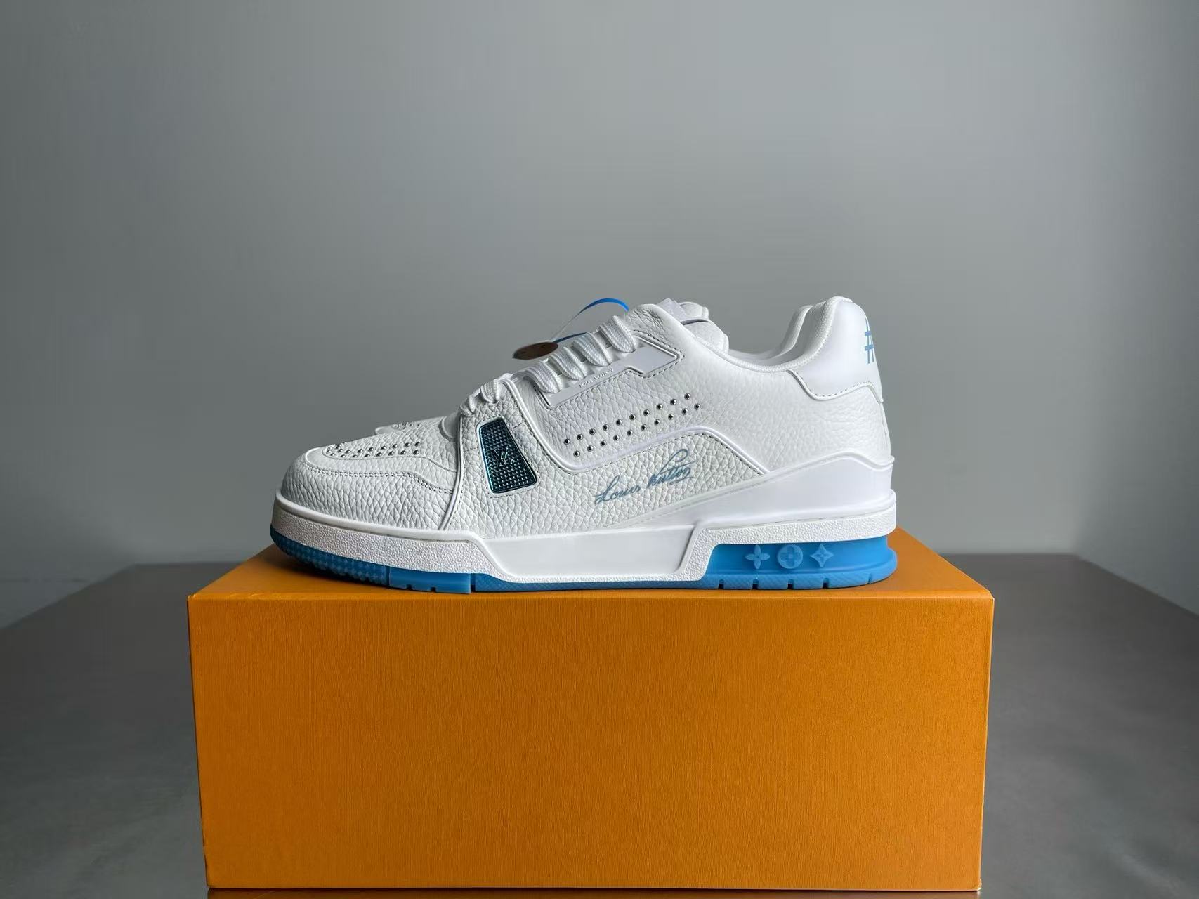 20250919 LV 潮流休閒運動鞋 海外原單免稅平行輸入 歐美代購 台北101專櫃官網同步在售 2款