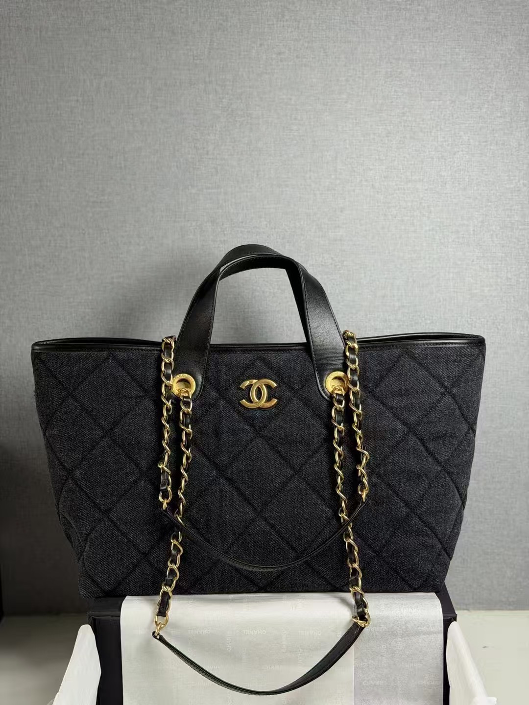 20260326 香奈兒 牛仔肩背包潮流T恤短袖時尚T恤外套 海外原單免稅平行輸入台北101專櫃官網同步在售